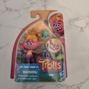 New in Box Dreamworks Hasbro Trolls DJ Suki with Critter Collectible